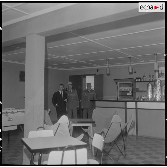 Kouba. Foyer des jeunes travailleurs. Visite du réfectoire.