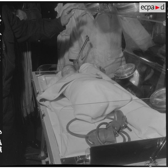 Maison Blanche. Le bébé à l'intérieur du berceau d'incubation.