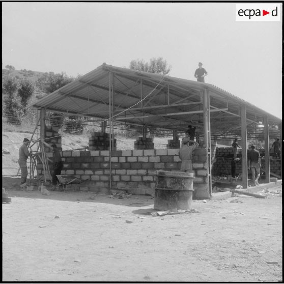 Construction des nouveaux bâtiments.