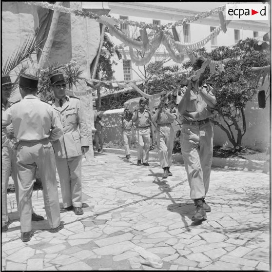 La 4e compagnie du 9e zouave, apporte le méchoui.