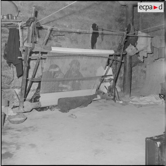 Vue d'un métier à tisser dans une mechta.