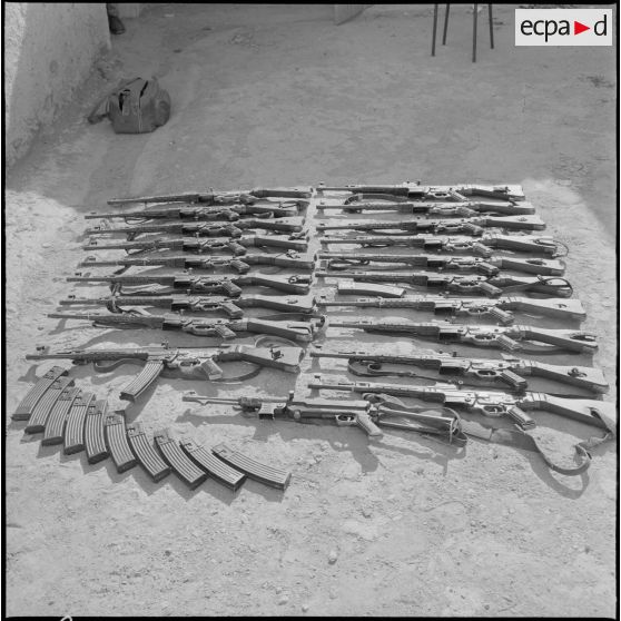 19 MP StG-44 "Sturmgewehr" et 1 MP 40 avec chargeur.