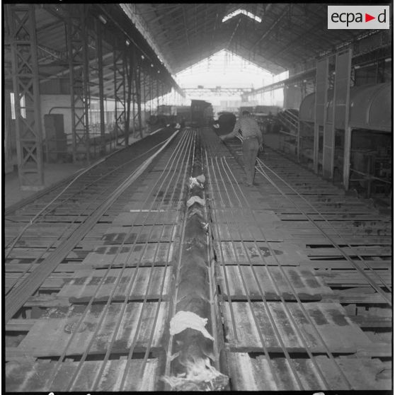 Refroidissement des barres droites dans le refroidisseur.