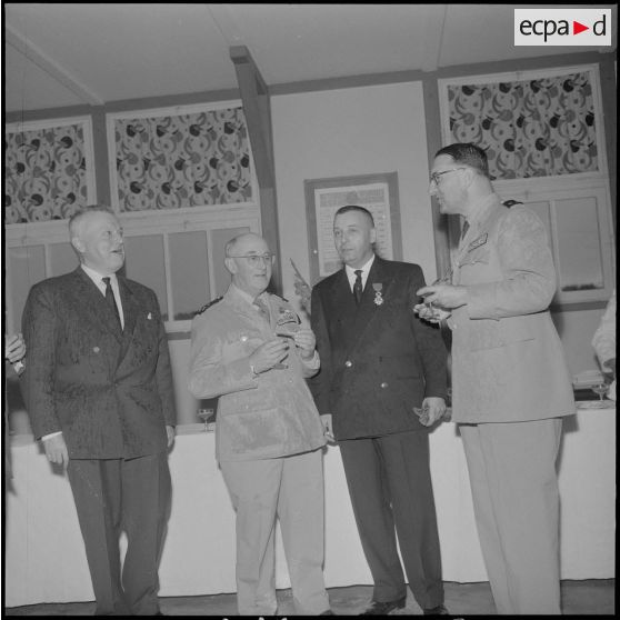 M. Sarcos de la Société nationale des chemins de fer algériens (SNCFA), durant le vin d'honneur.