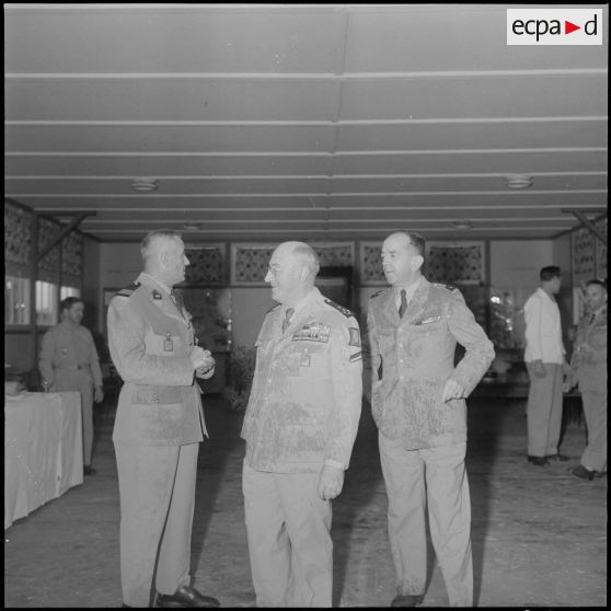 De gauche à droite, le colonel Fuchs, les généraux Gambiez et Moullet.