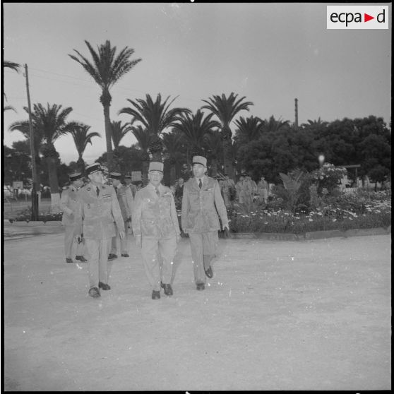 Les autorités militaires à la fin de la prise d'armes.