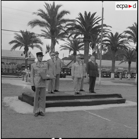 Les personnalités militaires, lors de la revue des troupes.