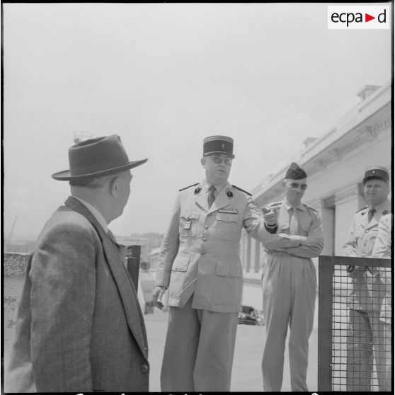 Le colonel Roux, successeur du général Vendeuil.