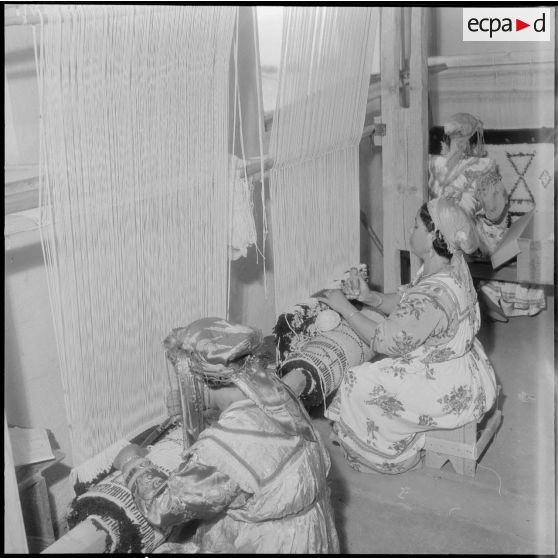 Tapisserie au cercle féminin de Cheurfa.