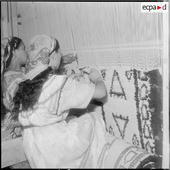 Tapisserie au cercle féminin de Cheurfa.