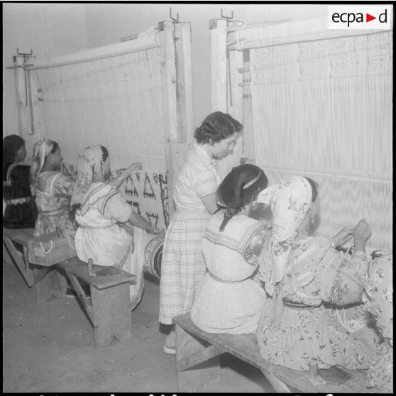 Tapisserie au cercle féminin de Cheurfa.