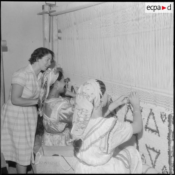 Tapisserie au cercle féminin de Cheurfa.