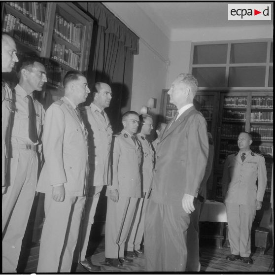 Voyage d'inspection de Pierre Messmer, ministre des Armées en Algérie.