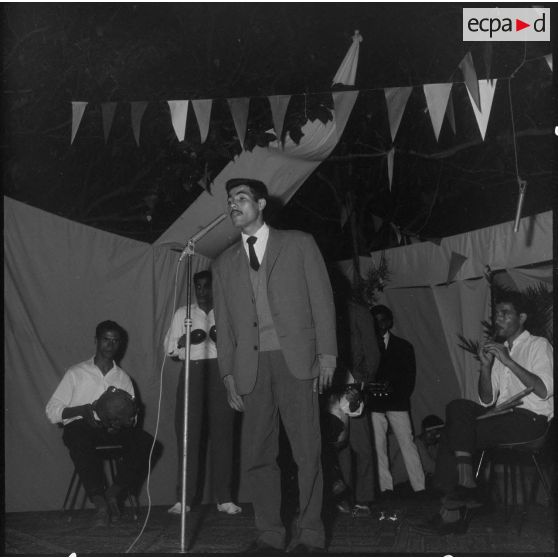 Théâtre à la section administrative urbaine (SAU) de Maison-Carrée.