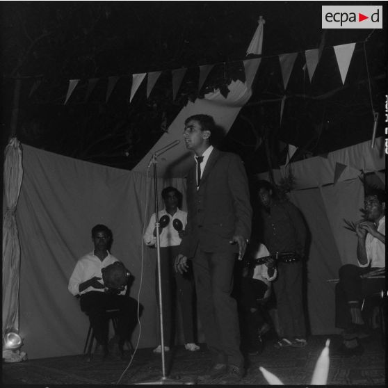 Théâtre à la section administrative urbaine (SAU) de Maison-Carrée.