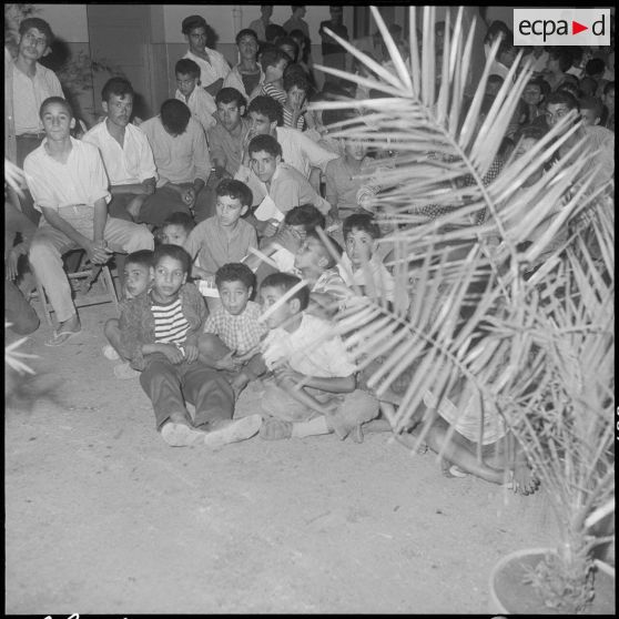 Théâtre à la section administrative urbaine (SAU) de Maison-Carrée.