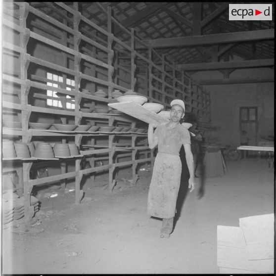 Après séchage, les pièces sont transposées dans le four.