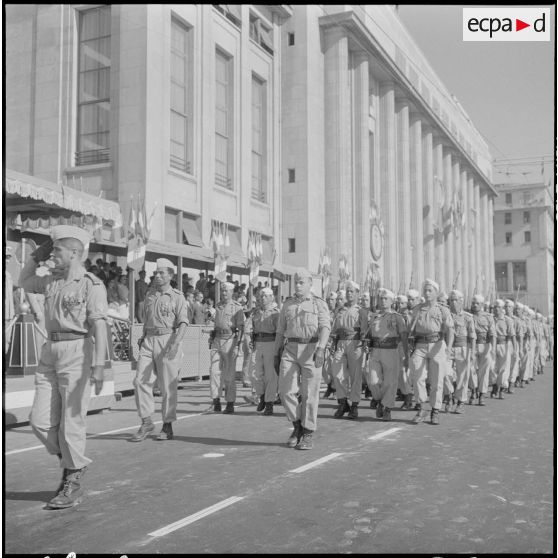 Défilé martial du 1er bataillon de tirailleurs.