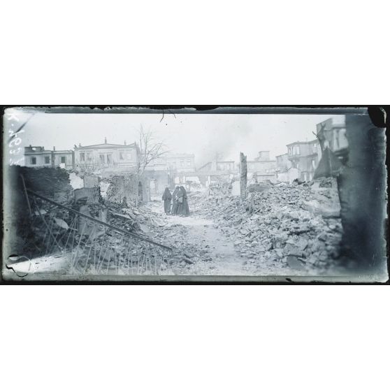 Salonique. L'incendie. Vue prise rue Egnatia. [légende d'origine]