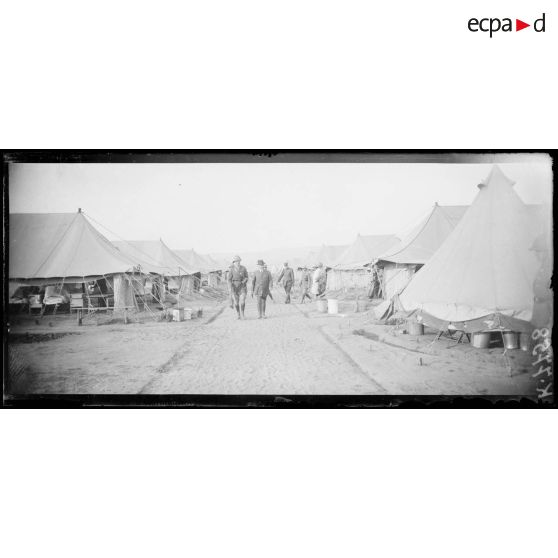 Samli. Hôpital anglais. Visite de Mr Godart. [légende d'origine]