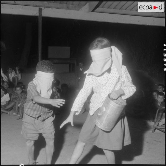 Avant de s'endormir des jeux sont organisés, et tous y participent.