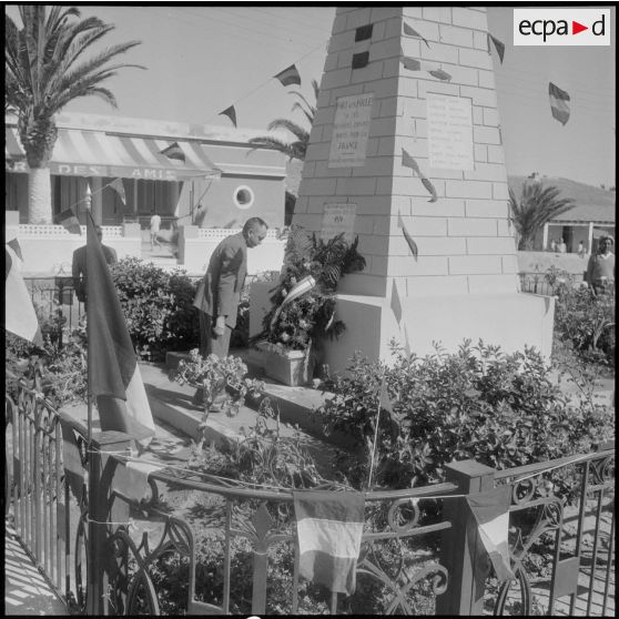 Prise d'armes par le Génie saharien à Port-aux-Poules.