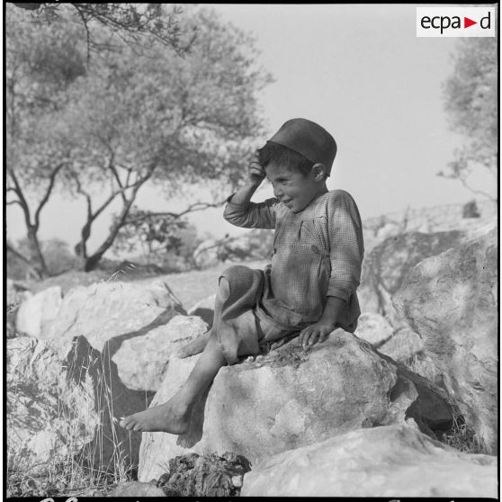 Portrait d'un petit garçon.