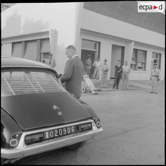 Voyage de M. Messmer en Algérie.