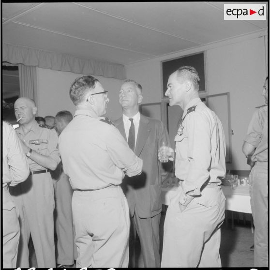 Pot d'honneur au mess des officiers de Réghaïa.