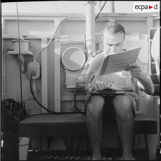 Le lieutenant de vaisseau, commandant la "Pervenche".