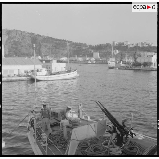 Dans le port de Philippeville.