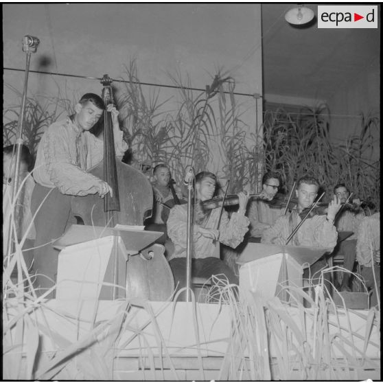 Orchestre tango de la musique de garnison.