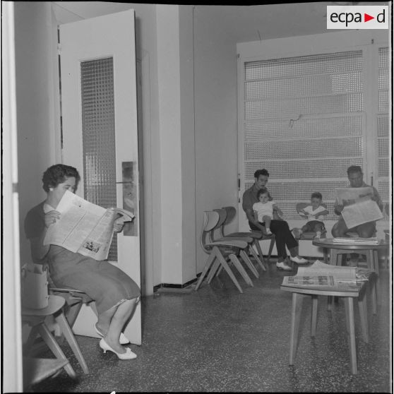 Une des salles d'attente du centre.