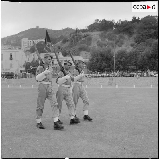 Passage du fanion du centre de formation des sous-officiers de l'infanterie.