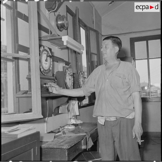 Un ouvrier de la Société nationale des chemins de fer en Algérie.