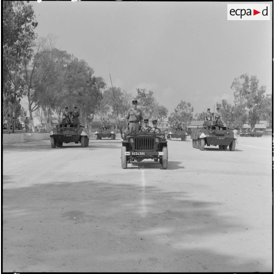 Défilé : détachement motorisé, EGM (escadron de gendarmerie mobile) 6/1 bis, 2/10, 5/10.