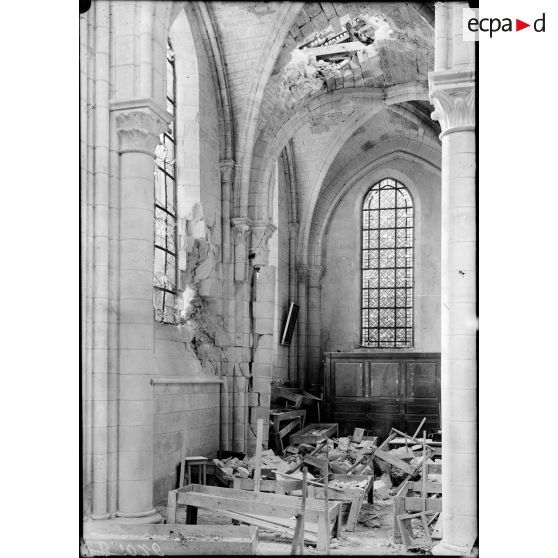 Bas côté de l'église de Braine. [légende d'origine]