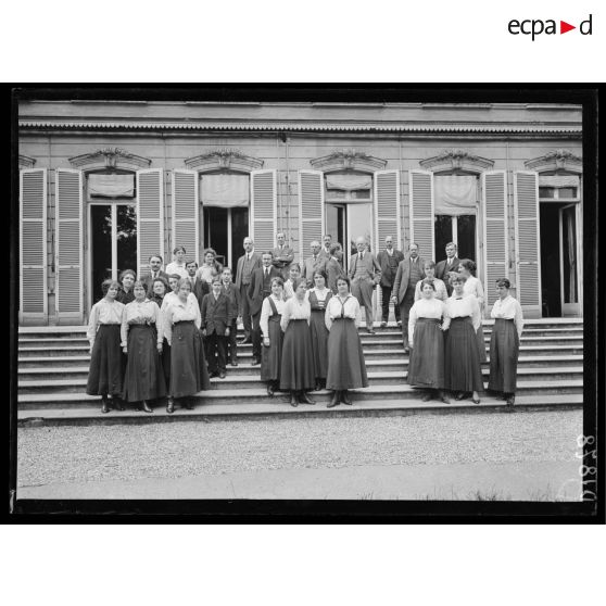 Paris, rue François 1er, Comité de l'American Clearing House. Le personnel. [légende d'origine]