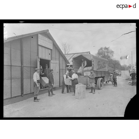 Paris, boulevard Lannes, Comité de l'American Clearing House. Les baraquements des réserves sanitaires. [légende d'origine]