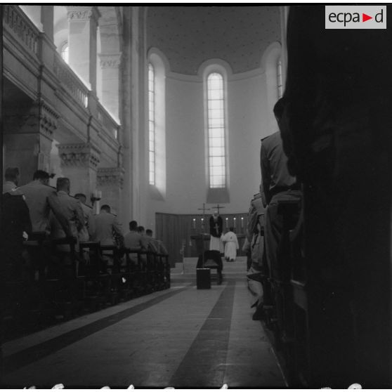 Au cours de la messe à la chapelle de l'Hôpital Maillot.