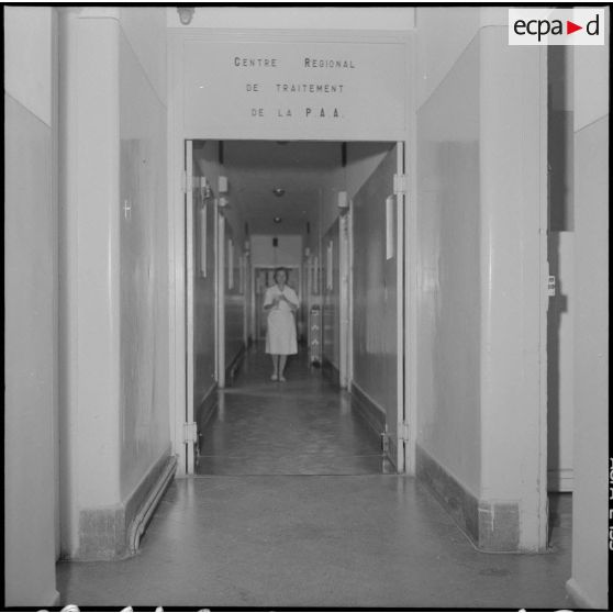 Le couloir menant aux différentes salles du Centre régional de traitement de la P.A.A.