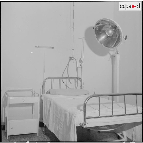 Service du rein artificiel. Chambre d'hospitalisation.