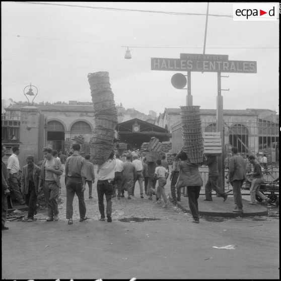 Vue de l'une des entrées des Halles.