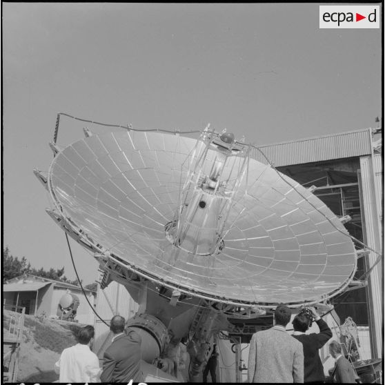 Expérience au foyer sur le thème : filtration d'U.V. par du permanganate de potassium.