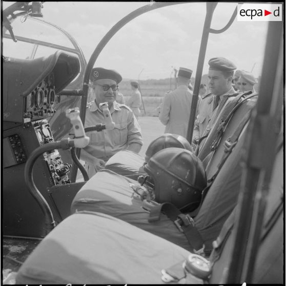 Le commandant d'ALAT (Aviation légère de l'armée de Terre) de Cheragas.