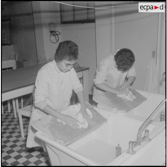 Puériculture. Séance de lessive.