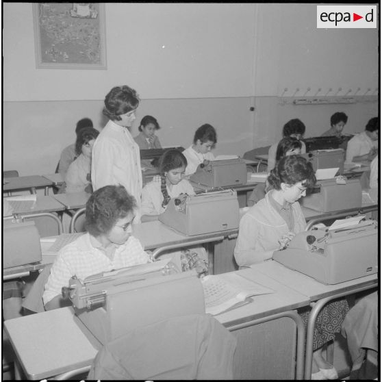 La classe de dactylographie.