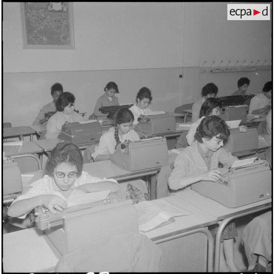 La classe de dactylographie.