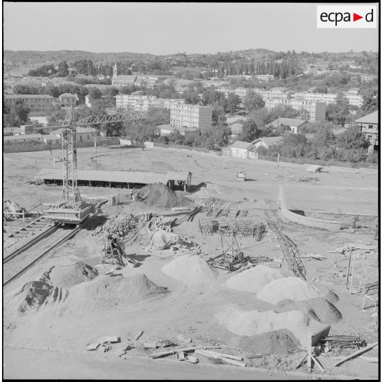 Medea. Le chantier de construction des autres bâtiments du centre hospitalier.