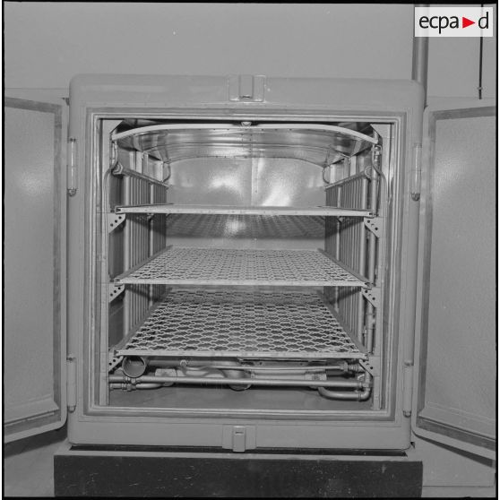 Medea. Le centre hospitalier. Autoclave pour désinfection de la literie.